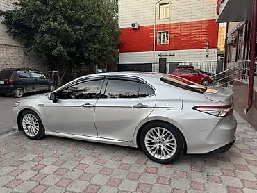 Транспорт: Toyota Camry: 2017 г., 2.5 л, Вариатор, Гибрид, Седан — 4