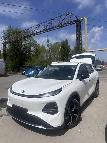 кросо: Changan Q05 Электромобиль кроссовер, белый цвет кузова. Кузов и — 2