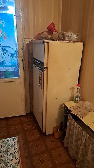 холодильник рабочий: Продаю 2х камерный холодильник, морозилка имеется. холодильник в — 2