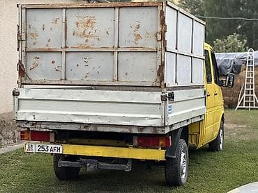 Унаа: Mercedes-Benz : 2001 г., 2.2 л, Кол менен иштөөчү, Дизель, Пикап — 4