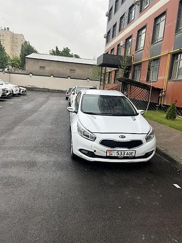 Kia Ceed: 2014 г., 1.6 л, Механика, Бензин, Универсал
