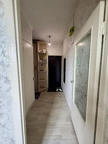 кант гостиница: 1 комната, 35 м², 105 серия, 5 этаж, Старый ремонт — 2