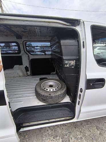 ми 10 с: Hyundai H-1 (Starex) фургон, белый цвет, кузов длинный. Особенности — 10