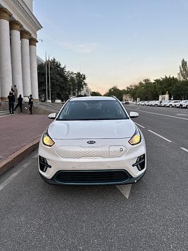 Kia Niro: 2022 г., 2 л, Автомат, Электромобиль, Кроссовер — 3