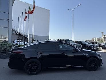 Продажа авто: Черный седан Кузов и внешний вид: - Элегантный аэродинамичный — 5