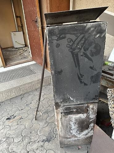 Металлическая печь-буржуйка/твердотопливный отопительный агрегат