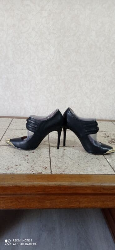 Туфли: Продаю женские туфли на каблуке привезены из сша каблук 10 см фирма — 3