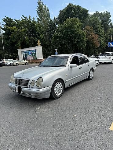 b class: Mercedes-Benz : 1996 г., 2 л, Ручные, Бензин, Седан — 1