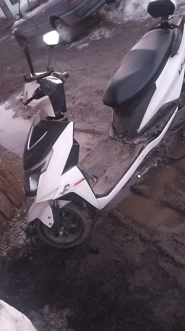 Скутерлер: Электроскутер (городской) белого цвета - Компактный городской — 3