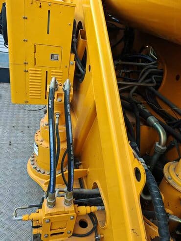 на железных номерах: Автокран, XCMG, 2021 г., от 30 м — 10