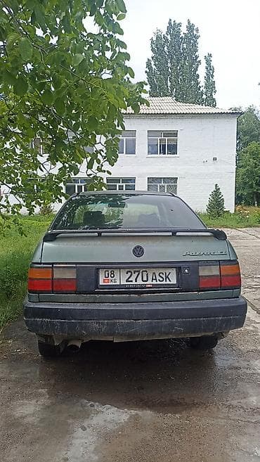 Унаа: Volkswagen Passat: 1988 г., 1.8 л, Кол менен иштөөчү, Бензин, Седан — 1