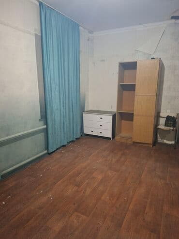 сдаю дом без хозайн: Сдаётся дом 2 комнаты до апреля. Есть холодильник, автомат плита. ул — 7