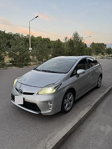 Toyota Prius: 2015 г., 1.8 л, Вариатор, Гибрид — 3