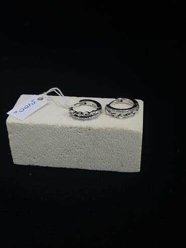 украшение шампанского для свадьбы: Элегантные серьги-кольца серебристого цвета, украшенные россыпью — 12