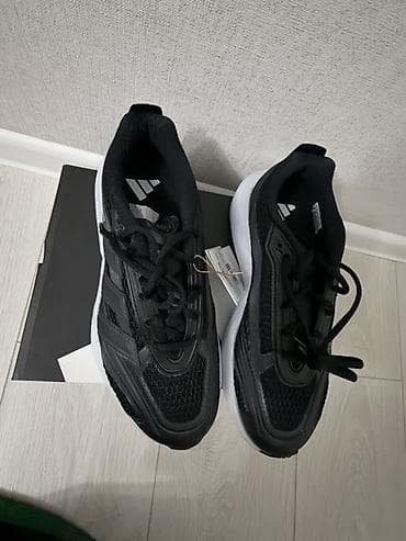 Эркектердин кроссовкасы, 42, Adidas, Жаңы, түсү - Кара