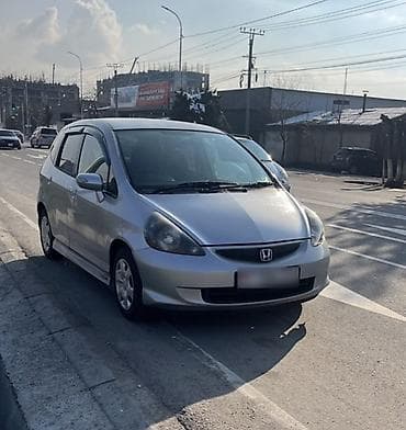 Продажа авто: Honda Fit: 2005 г., 1.3 л, Вариатор, Бензин, Хэтчбэк — 1