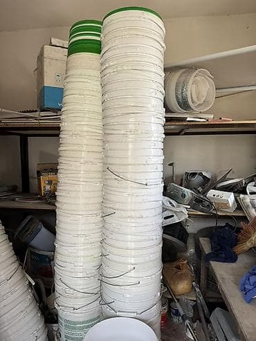 перчатки хозяйственные: Пластиковые ведра 5 галлонов (примерно 18–20 л), белые, с — 1