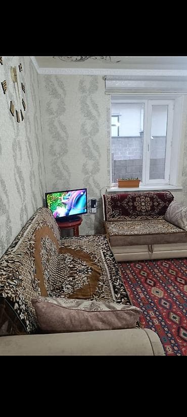 Үйлөр: 60 м², 3 бөлмө, Унаа токтотуучу жай, Забор, тосулган — 1