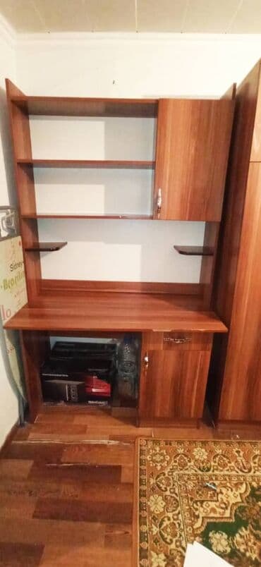 офисная мебель на заказ бишкек: Срочно продаю ученический стол со 2х дверным шкафом для одежды — 1