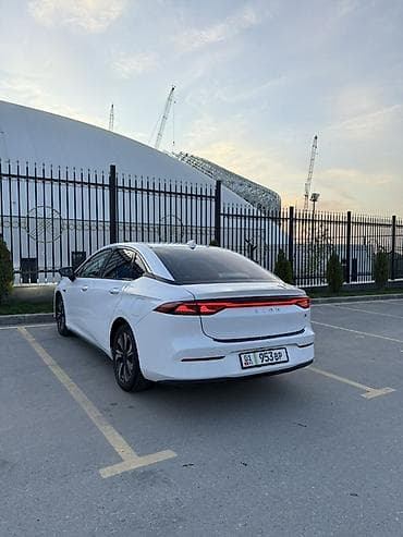 bid e5: GAC Aion S – современный электрический седан в белом цвете. Кузов и — 3