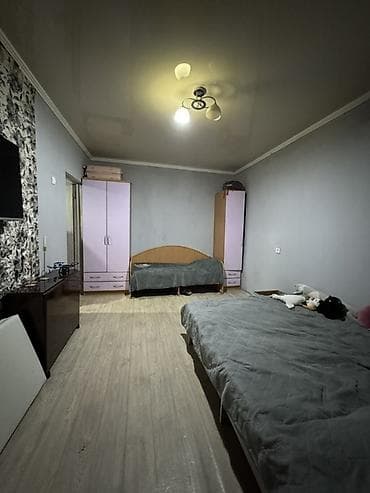 2 room flat: 2 комнаты, 40 м², Индивидуалка, 2 этаж, Старый ремонт — 1