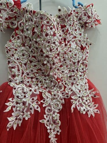 Оюнчуктар: Балдар көйнөгү, түсү - Кызыл, Колдонулган — 2