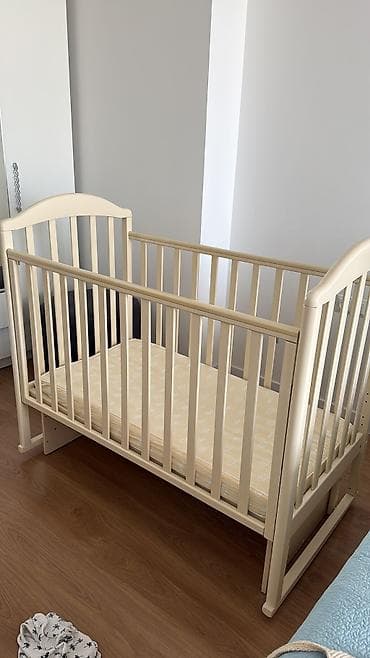 качели манеж: Детская кроватка-манеж + новая подвесная игрушка в подарок цвет — 7