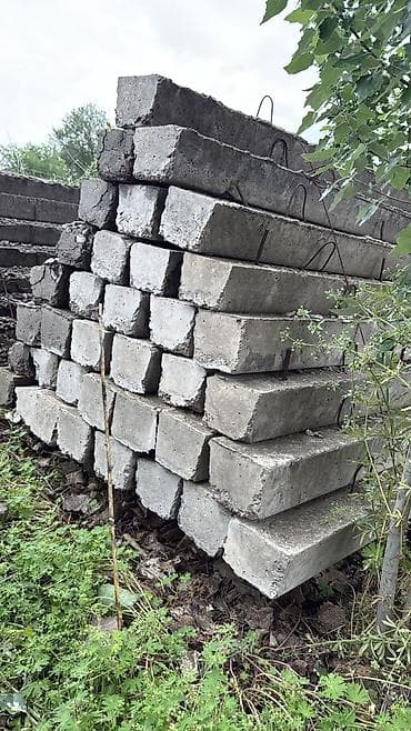 задвижка бу: Продаются железобетонные опорные столбы длиной 2,20 м. Прочные — 1