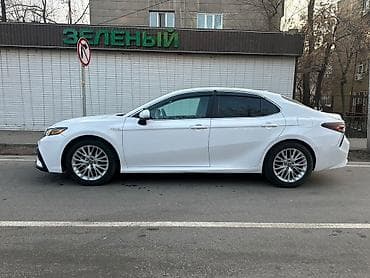 100 ауди: Toyota Camry: 2021 г., Гибрид, Седан — 5