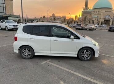 аксессуары для авто: Аренда авто в Оше Toyota Camry (чёрный седан, комплектация с — 5