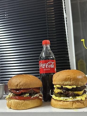 Эт азыктары: Сет бургеров с напитком. Состав: - Классический бургер: мягкая — 1