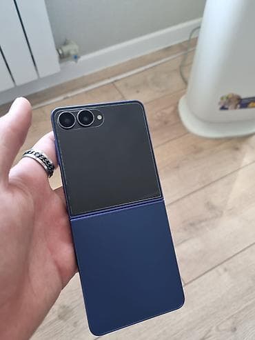 необычные телефоны: Samsung Galaxy Z Flip7, с коробкой. Характеристики и особенности: - — 3