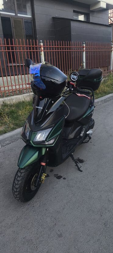 мотоциклы электронные: Тип скутера 150 куб. см, Бензин — 2