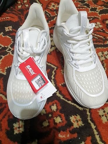 Кроссовки 
новые 43 размер 
небольшой торг возможен