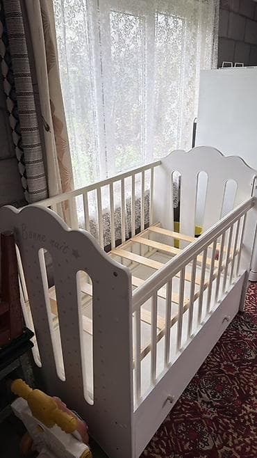 Кровати: Детская кроватка с бортиками и выдвижным ящиком - Материал — 2