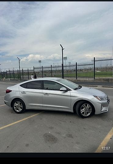 Hyundai Elantra: 2019 г., 0.2 л, Автомат, Бензин, Седан