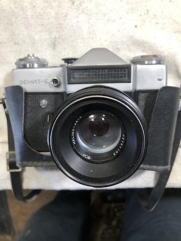 Пленочный зеркальный фотоаппарат Зенит-Е с объективом Helios-44-2 58