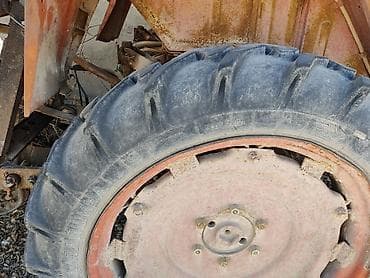 мини трактор куном: Трактор колесный с кабиной и навесным опрыскивателем, маленький — 2