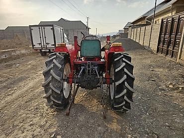 Компактный колесный трактор (красный), универсальный для сельхозработ