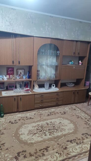кухонный уголок в бишкеке в рассрочку: Зал үчүн гарнитур, Колдонулган, Шкаф, ДСП, Өзү алып кетүү — 2