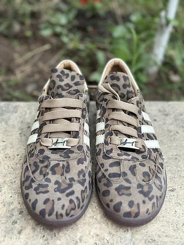 Кроссовки, 36.5, Adidas, Новый, цвет - Бежевый, Самовывоз