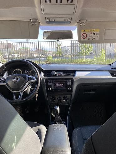 бампе: Skoda Rapid: 2017 г., Механика, Седан — 5