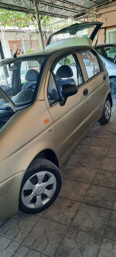 продаю в связи с переездом: Хэтчбек Daewoo Matiz в золотистом цвете, оснащенный бензиновым — 2