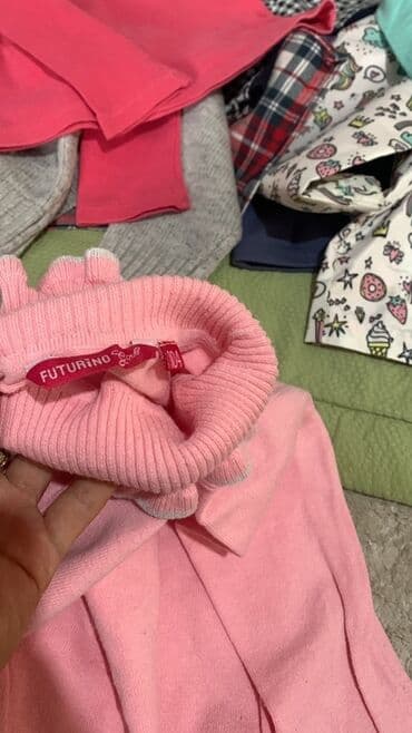 семейные одежды: За все 1500 сом на 2-3 годика.Серый детский худи с длинными рукавами — 12