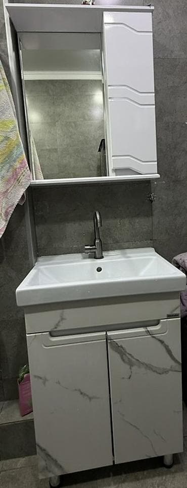 тулаетный столик: Тумба для ванны, Б/у, С раковиной, Платная доставка, Самовывоз, цвет - Белый — 3