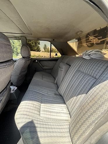 byd e6: Mercedes-Benz W124: 1990 г., 2.3 л, Механика, Бензин, Седан — 7