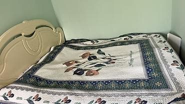 small table: Двуспальная кровать, Б/у, С матрасом, длина - 220 см — 3