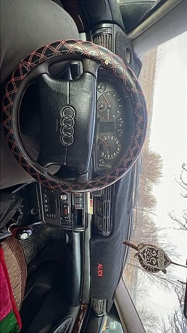 Audi A4: 1996 г., 2.6 л, Механика, Бензин, Седан