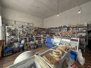 Коммерциялык мүлк: Дүкөндөрдү сатуу Өзүнчө турган дүкөн, 71 м², Эски ремонт, Эшиги өзүнчө, 1 кабат — 4