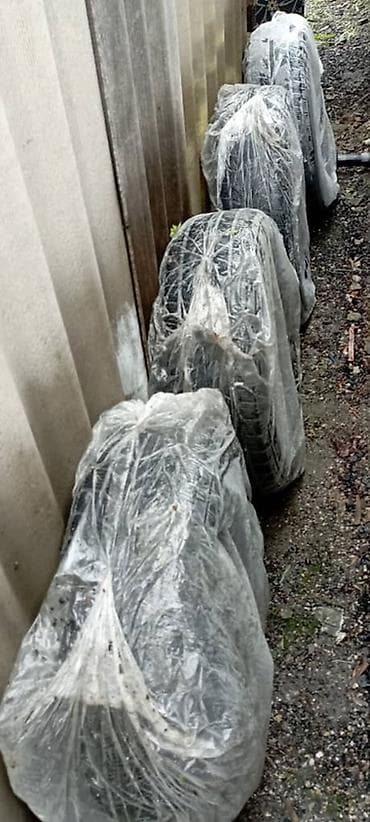 Комплект зимних шин 215/65 R16 б/у - Размер: 215/65 R16 (размерность